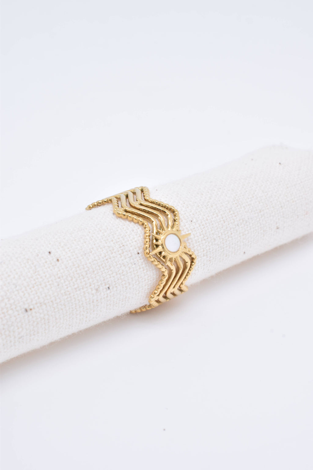 Bague Doré Avec Nacre Blanche