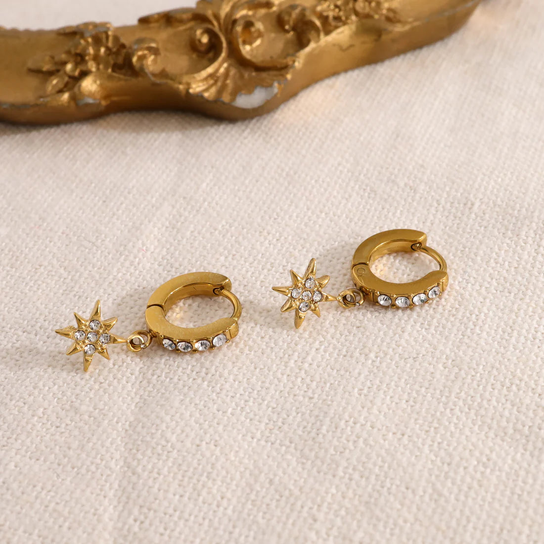 Mini Créoles Dorées Avec Étoile Strass